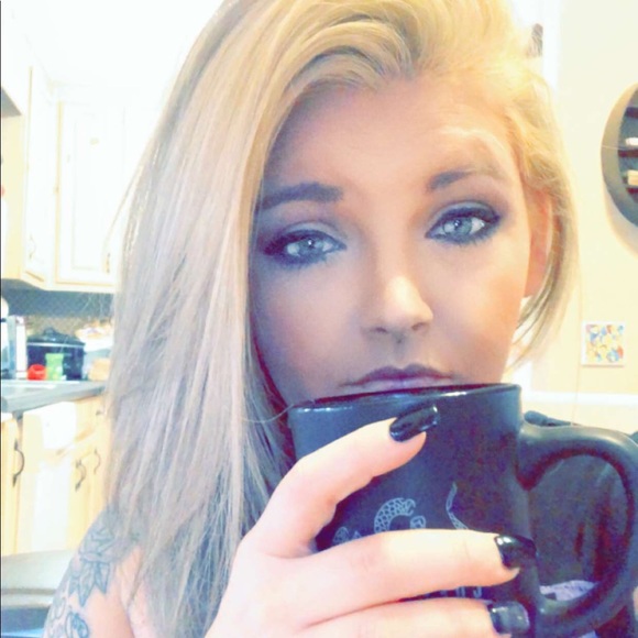 Meet your Posher, Alexia - Picture 2 of 2